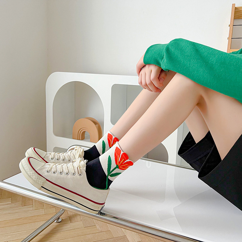 1 paar naiste sokke Jaapani Korea stiilis multikas lillekommid Harajuku Kawaii keskmise toruga sokid hingavad vabaaja lühikesed sokid