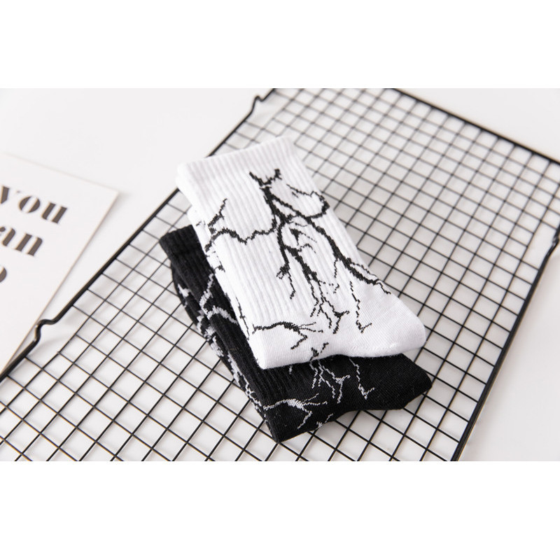 Street Style férfi pamut hip-hop zokni Harajuku gördeszka fekete fehér villámmintás boldog zokni