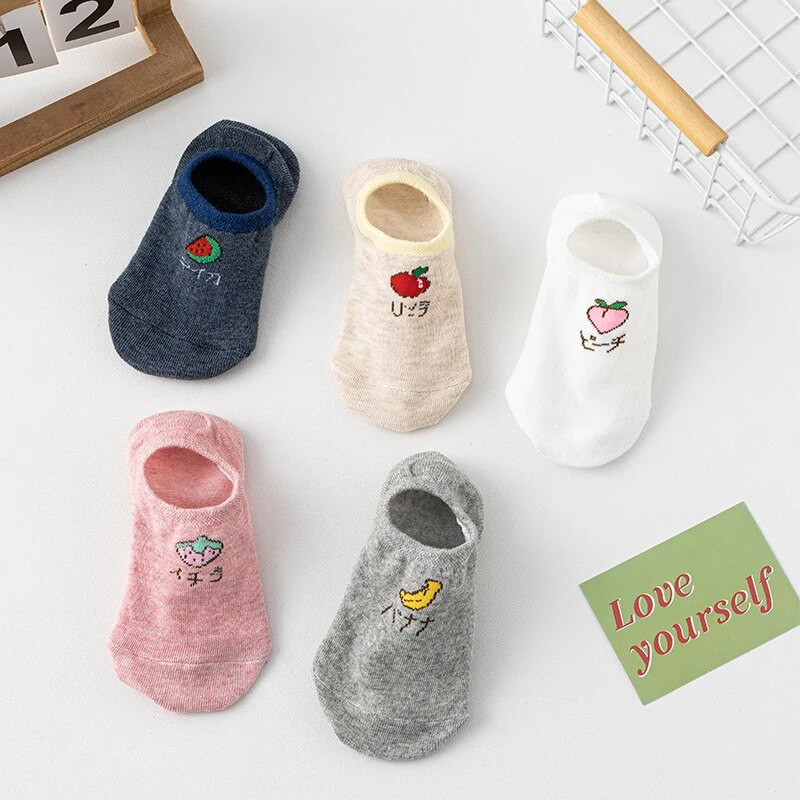 5 perechi de șosete pentru bărci pentru femei cu model de fructe, șosete invizibile din silicon cu tăietură joasă, anti-alunecare, respirabile de vară și fără glezne.