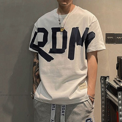 2023. aasta suvine vabaaja kõiksobiv trend Korea moe lühikeste varrukatega, ümara kaelaga ühevärviline kirjatrükiga lahtine mood noorte T-särk