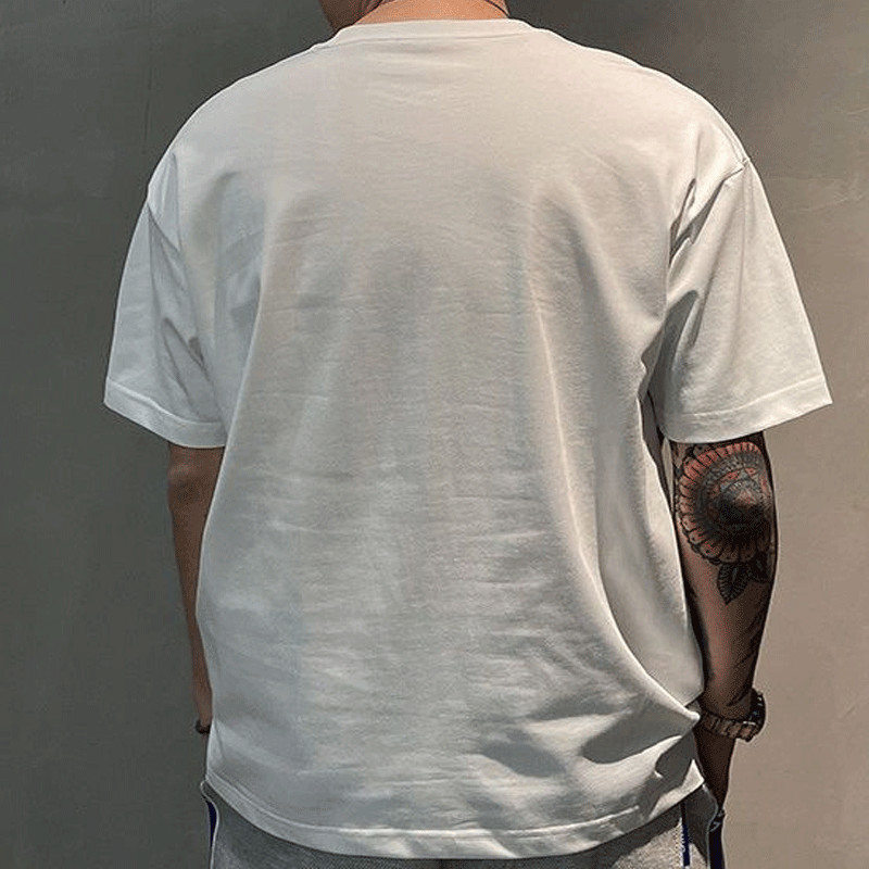 2023. aasta suvine vabaaja kõiksobiv trend Korea moe lühikeste varrukatega, ümara kaelaga ühevärviline kirjatrükiga lahtine mood noorte T-särk