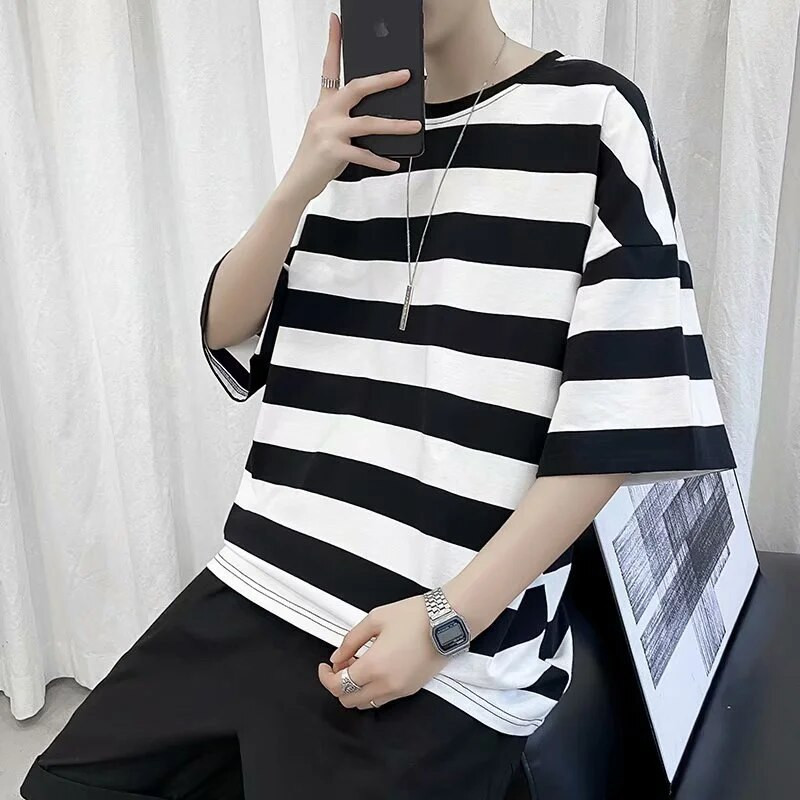 Muška crno-bijela majica kratkih rukava s kratkim rukavima u stilu Hong Konga Trendy široka osnovna košulja s okruglim izrezom Bodi majica s rukavima u pet točaka