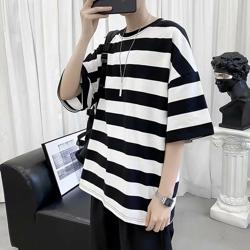 Muška crno-bijela majica kratkih rukava s kratkim rukavima u stilu Hong Konga Trendy široka osnovna košulja s okruglim izrezom Bodi majica s rukavima u pet točaka