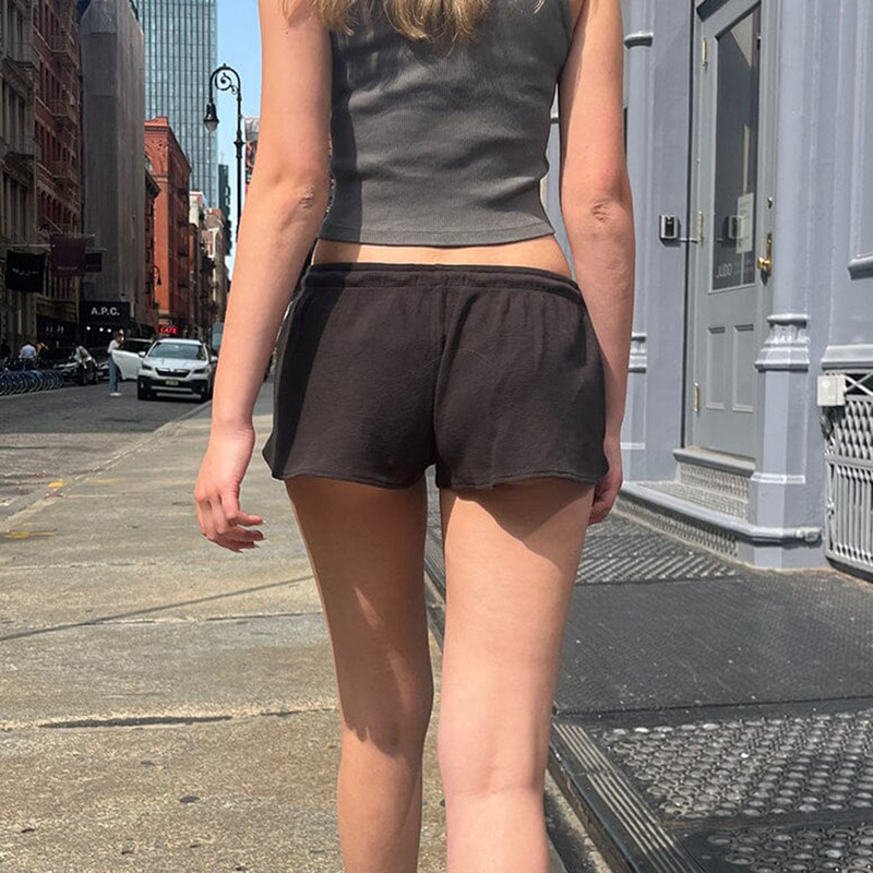 Ženske kratke hlače s uzicom Ležerne elastične kratke hlače s niskim strukom Jednobojne salonske kratke hlače Ulična odjeća