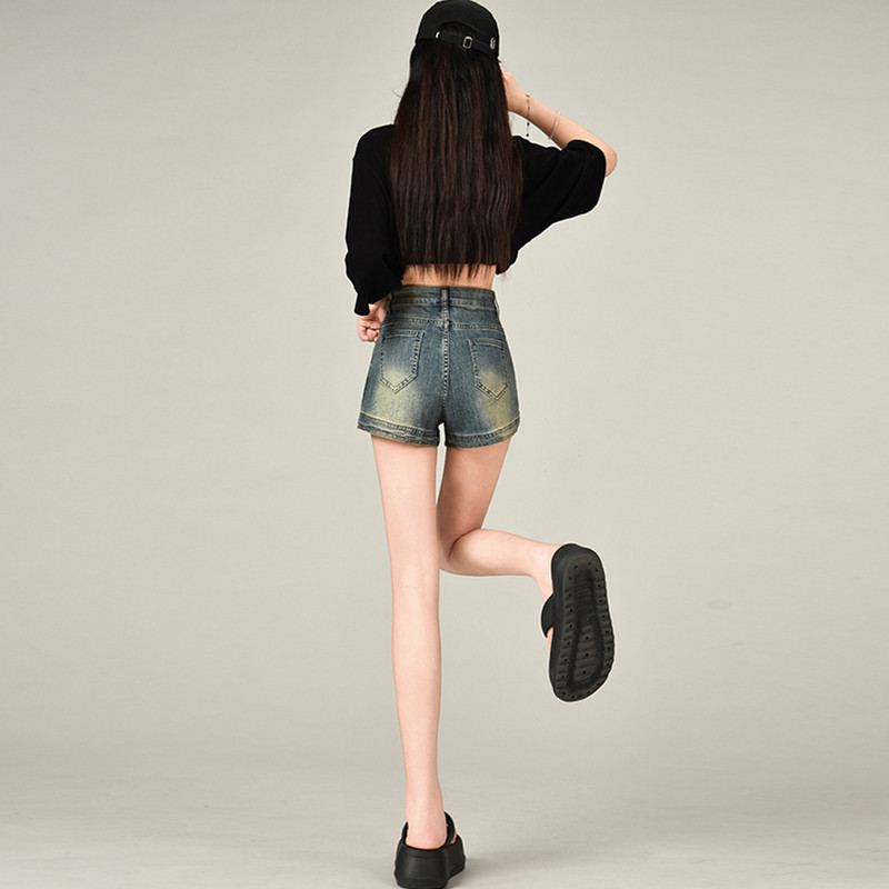 Jauni sieviešu modes džinsa šorti ar augstu jostasvietu
