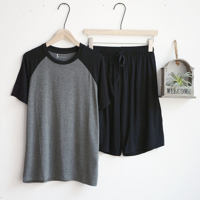 Μοντέρνες καλοκαιρινές πιτζάμες για άνδρες με λεπτή τομή φαρδιά κοντομάνικα σορτς μπορούν να φορεθούν εκτός αθλητικών ανδρικών υπνοδωματίων