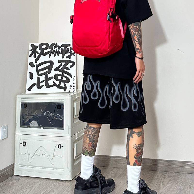 Amerikai férfi sportrövidnadrág nyári hip-hop High Street Flame grafikus rövidnadrág Divatos férfi ruházat bő, túlméretezett nadrág