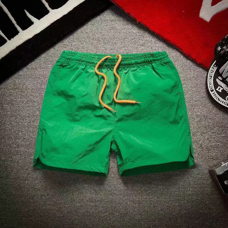 2024. gada vasara, jauni brīvā laika sporta šorti vīriešu īpaši plānām un atsvaidzinošām pludmales biksēm, elpojošas, ātri žūstošas ziedu krāsas bikses