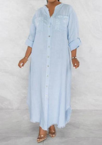 Naistele mõeldud kleidid 2023. aasta sügismood, avarad soliidsed pikkade varrukatega üherealised, poolavatud kaelaga tutiga pikad kleidiriided