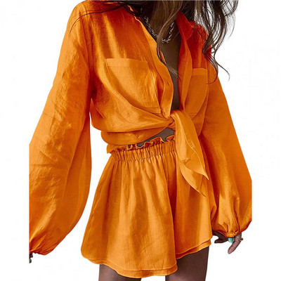 Modes šortu komplekts ar vienrindu vieglām pogām. Sieviešu ikdienas uzvalks ikdienas apģērbs