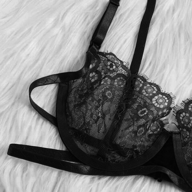 Hot Sale Szexi üreges hímzett melltartó és fehérnemű szett vájt csipke melltartó és bugyi szett női fehérnemű átlátszó melltartó szett