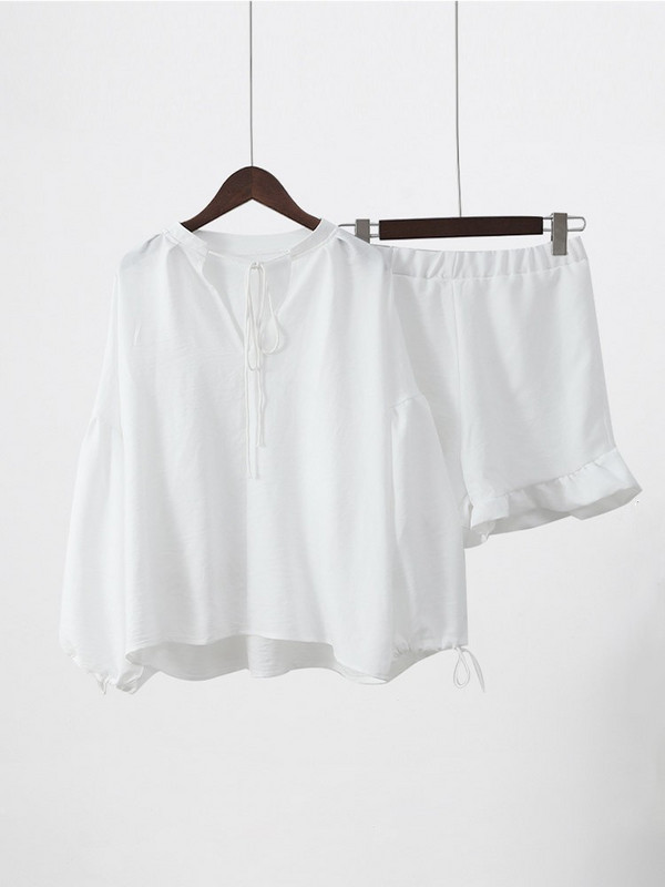 Bijeli dvodijelni set kratkih hlača s elastičnim strukom za žene koje putuju na posao, košulja dugih rukava na vezanje, nova ljetna ženska odjeća za visoke ulice