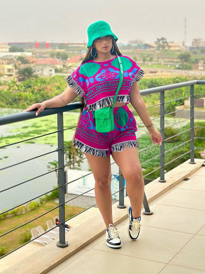 Tautas stila grafiskā estētiskā apdruka Sieviešu treniņtērpi, pušķi ar īsām piedurknēm, apgriezti, un šorti ar augstu vidukli 2 daļ.