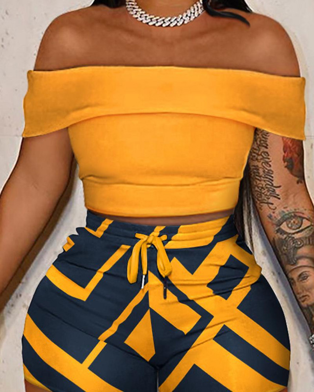 Vasaras divdaļīgie komplekti Sieviešu tērpi Modes no pleciem apgriezts tops un ģeometriskas apdrukas šortu komplekts Sieviešu treniņtērps, apģērbs