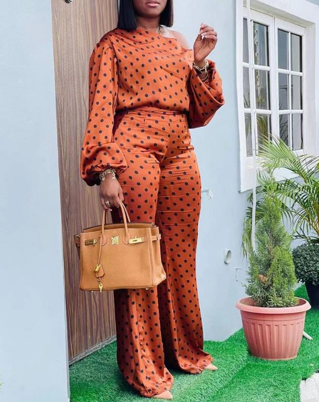 Sieviešu ikdienas uzvalks, 2024. gada pavasara/vasaras jaunākās modes ar polka punktu apdruku, laternas piedurknēm, šķībām kakla daļām un ikdienas daudzpusīgs bikšu komplekts