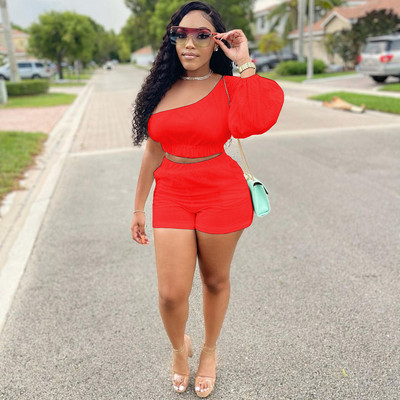 CM.YAYA sieviešu komplekts, stingrs viena pleca, pilnas pufīgas piedurknes, šķībi apkakle, apgriezti topi, kabatas šorti, divdaļīgs sporta tērps, vasaras apģērbs