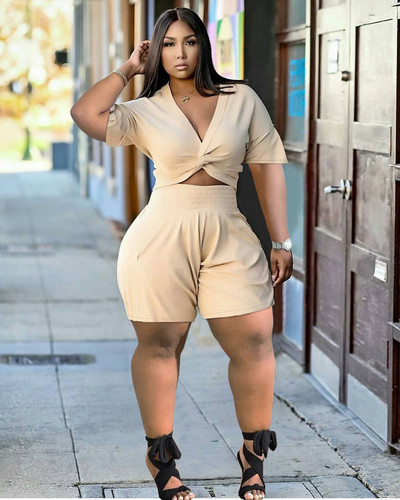 CM.YAYA Active eleganti sieviešu divi 2 daļiņu komplekti, 2022. gada vasaras drapēti V veida kakla izgriezuma augšdaļa un uzliesmojoši šorti, kas atbilst sporta tērpa komplektam