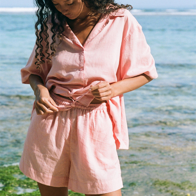 Dviejų dalių gėlėtų pižamų rinkinys Didelis ilgomis rankovėmis užsegami marškinėliai pižamos šoriniai su gėlėmis raštais šortų rinkinys miegui