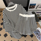 Triibulised lühikesed püksid ja ülaosa komplektid lühikeste varrukatega säärtega lühikeste pükste ülikond 2022. aasta suve 2-osaline komplekt T-särk pluusid laia säärega lühikesed püksid