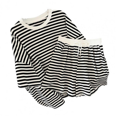 Triibulised lühikesed püksid ja ülaosa komplektid lühikeste varrukatega säärtega lühikeste pükste ülikond 2022. aasta suve 2-osaline komplekt T-särk pluusid laia säärega lühikesed püksid