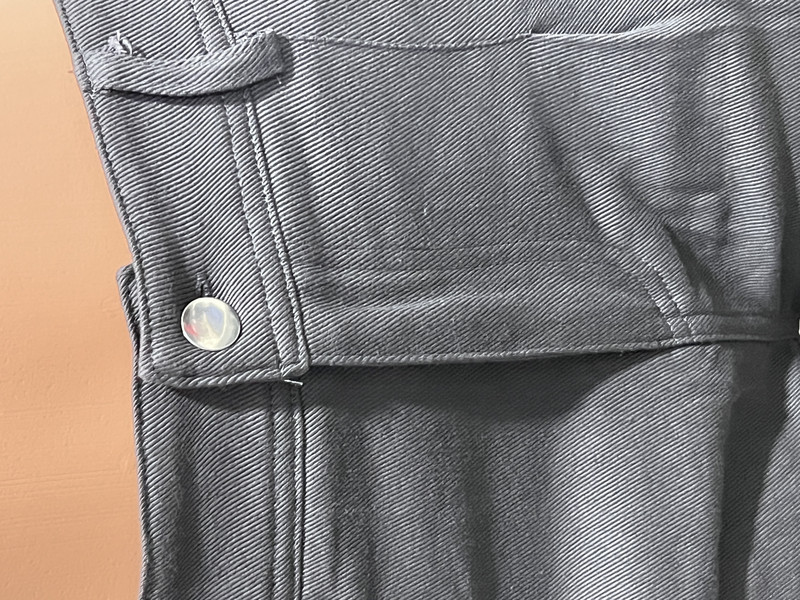 Rohelised kaubapüksid tasku disainiga kõrge vöökohaga nööbiga ühevärvilised püksid 2023 suvi, uus mood, lahtised naiste püksid tänavarõivad