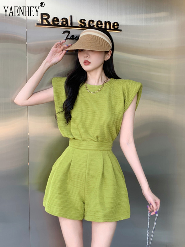 YAENHEY Set două piese Tricouri largi fără mâneci pentru femei Topuri pline de talie înaltă Pantaloni scurți cu picioare largi Moda coreeană Costume pentru femei verde