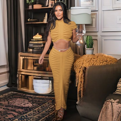 Kim Kardashiani läbipaistev valge kootud kaheosaline kleit, elegantne läbipaistev kampsun Crop topp ja seelikukomplekt, festivaliriietus