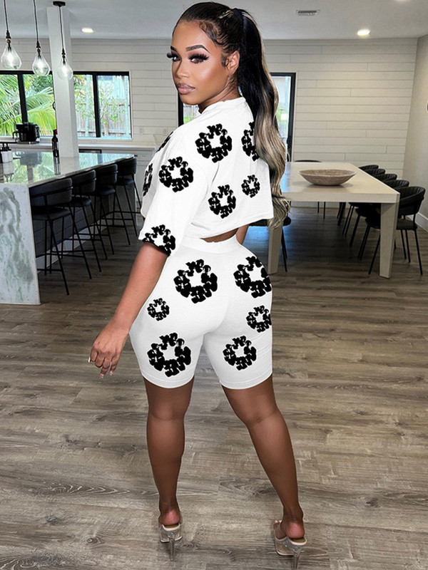 2 részes szexi 2024-es nyári tavaszi divatos női szett, női felsők nyomtatott rövid ujjú póló és elasztikus derékú rövidnadrág öltöny