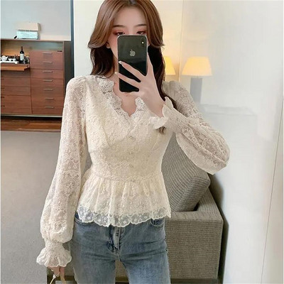 Szirmos ujjú blúz Design Csipke blúzok Ingek Lady Blusas Felsők Francia Retro Csipke ing V-nyakú Karcsú Temperamentum Tündér