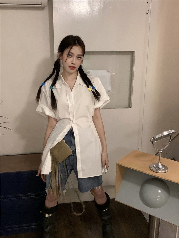 Naiste lühikeste varrukatega pikkade särkide ja pluusidega naiste topp Suvine nööbiga avarate rõivaste müük M Elegantne ja noorte uus 2024 S