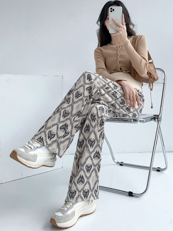 Raseda sametist paksendavad rasedate laia säärega püksid