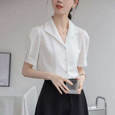 Balts vintage sieviešu krekls ar īsām piedurknēm, 2024. gada vasara, jauna, vienkārša modes blūzes ar vienrindu V veida kakla izgriezumu