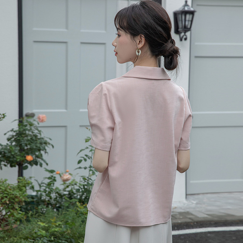 Balts vintage sieviešu krekls ar īsām piedurknēm, 2024. gada vasara, jauna, vienkārša modes blūzes ar vienrindu V veida kakla izgriezumu