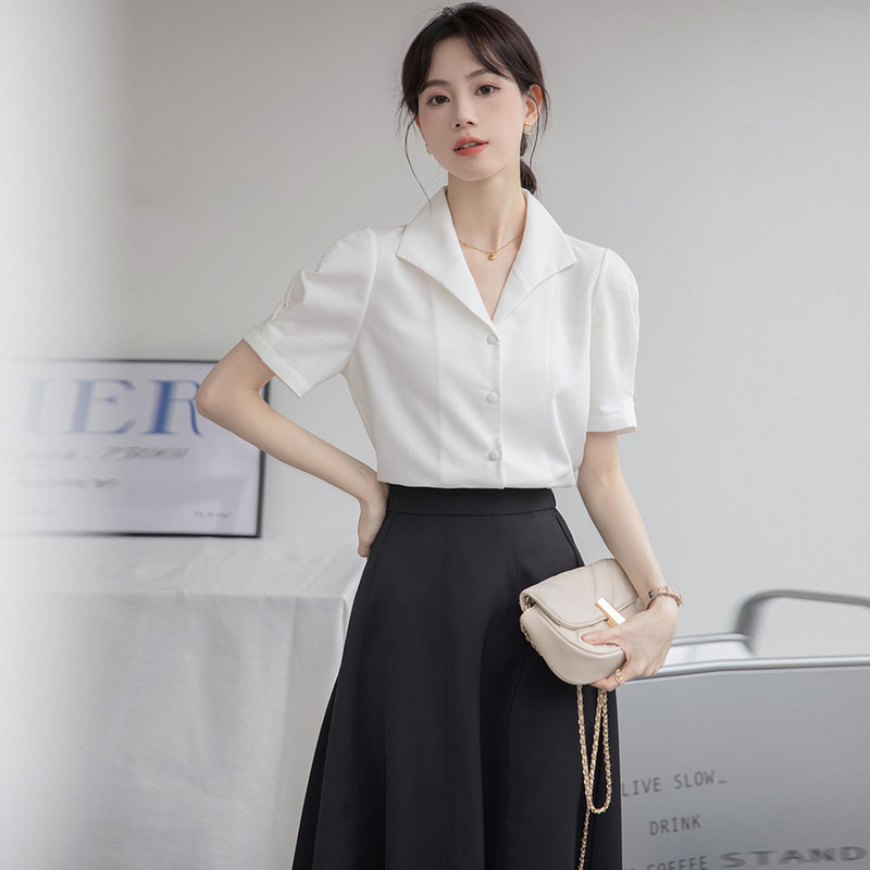 Balts vintage sieviešu krekls ar īsām piedurknēm, 2024. gada vasara, jauna, vienkārša modes blūzes ar vienrindu V veida kakla izgriezumu