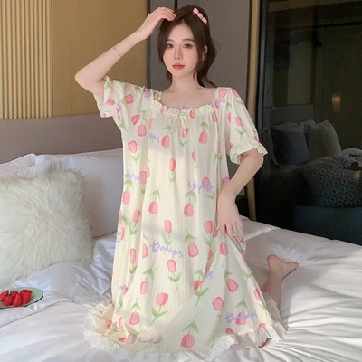 Salda ziedu apdruka ar īsām piedurknēm vidēja garuma naktskrekls sieviešu plānā stilā, var valkāt ārā iekštelpās