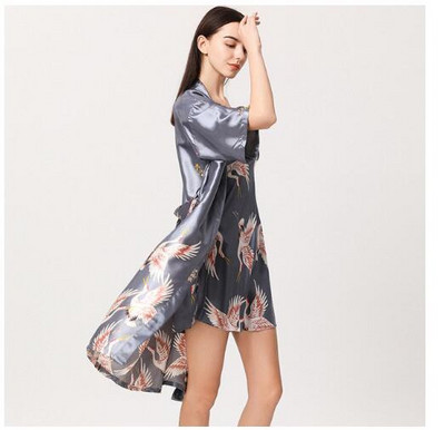 Naiste öösärk jääsiidist hiina stiilis kraanaprint Poole varrukaga kimono hommikumantel pruutneitsi pulma pikk rüü Mitteülikond