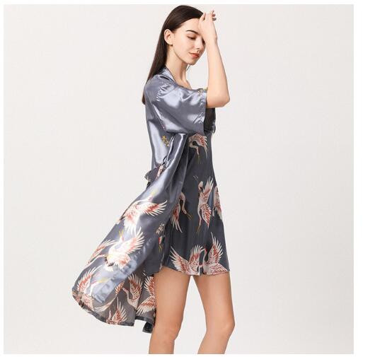 Naiste öösärk jääsiidist hiina stiilis kraanaprint Poole varrukaga kimono hommikumantel pruutneitsi pulma pikk rüü Mitteülikond