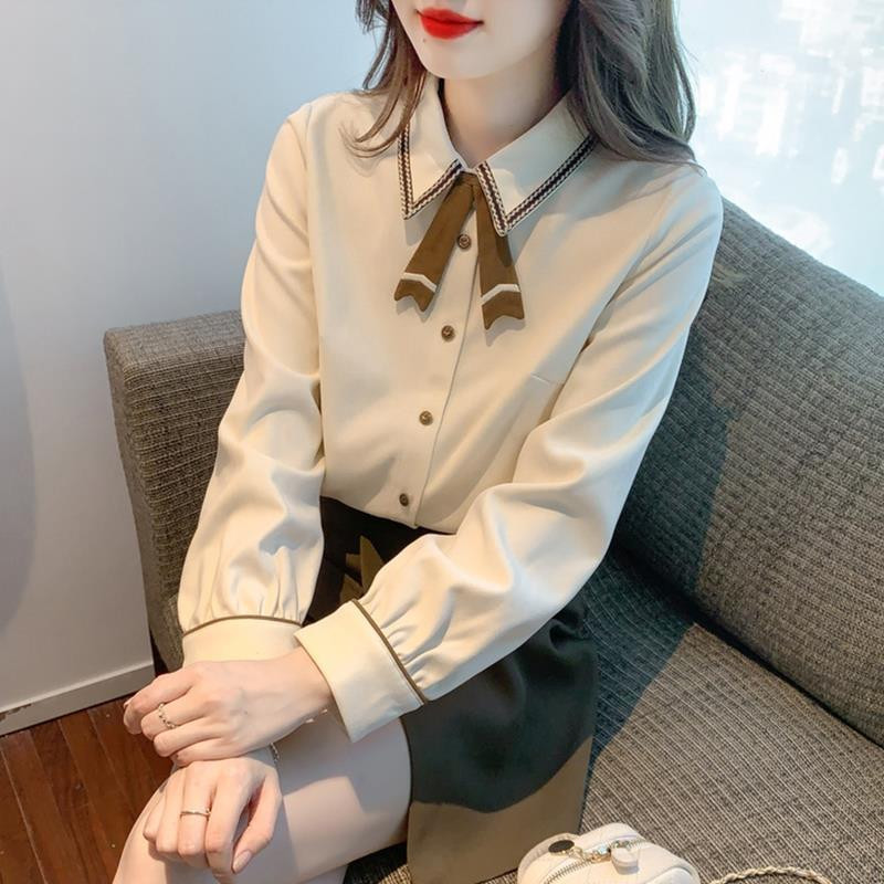 Magusa revääriga nööbiga ühevärvilised splaissitud kaarsärgid Naiste riided 2024. aasta kevad, uued vabad vabaaja topid Täiesti sobivad pluusid