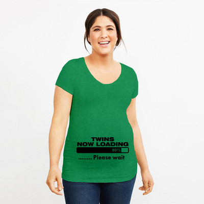 Grūtniecība Stretch T krekls Twins Now ielādē, lūdzu, uzgaidiet Smieklīga dāvana mazulim Dāvana grūtniecēm Vasaras krekli ar īsām piedurknēm