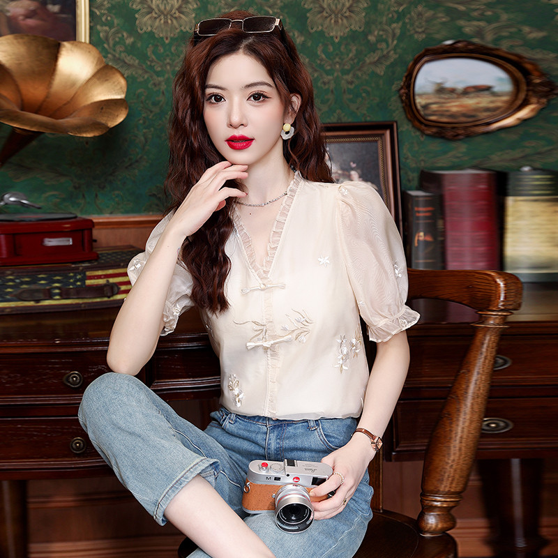 Sieviešu vasaras sieviešu šifona topi ar īsām piedurknēm ar V-veida kakla izgriezumu, ķīniešu stila vienkrāsaini izšūti, mežģīņu topi B352