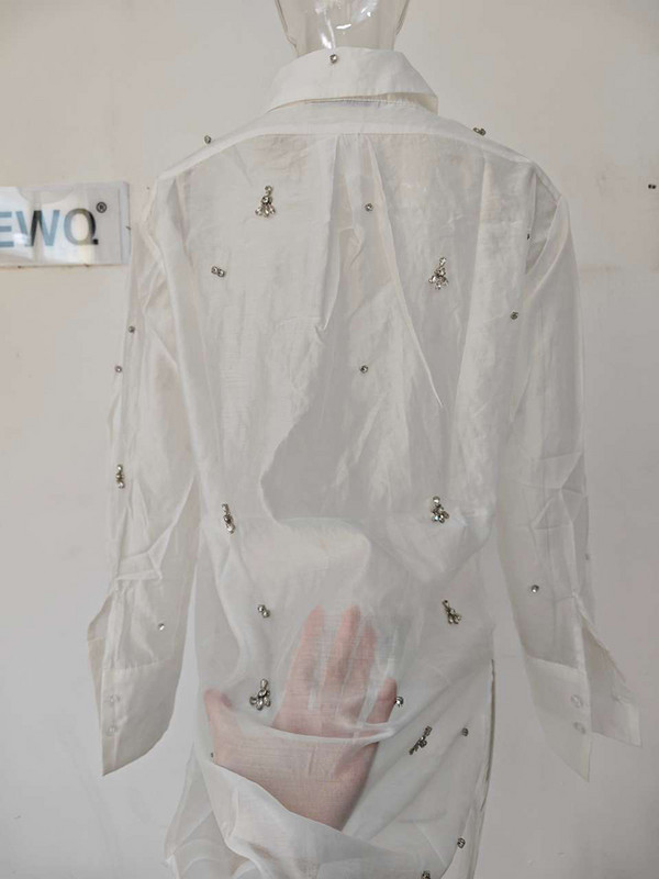 [EWQ] Decorație cu strass Cămașă albă Femei într-un singur piept cu mânecă lungă Perspectivă Office Lady Blusas Primăvara 2024 Toamna Top