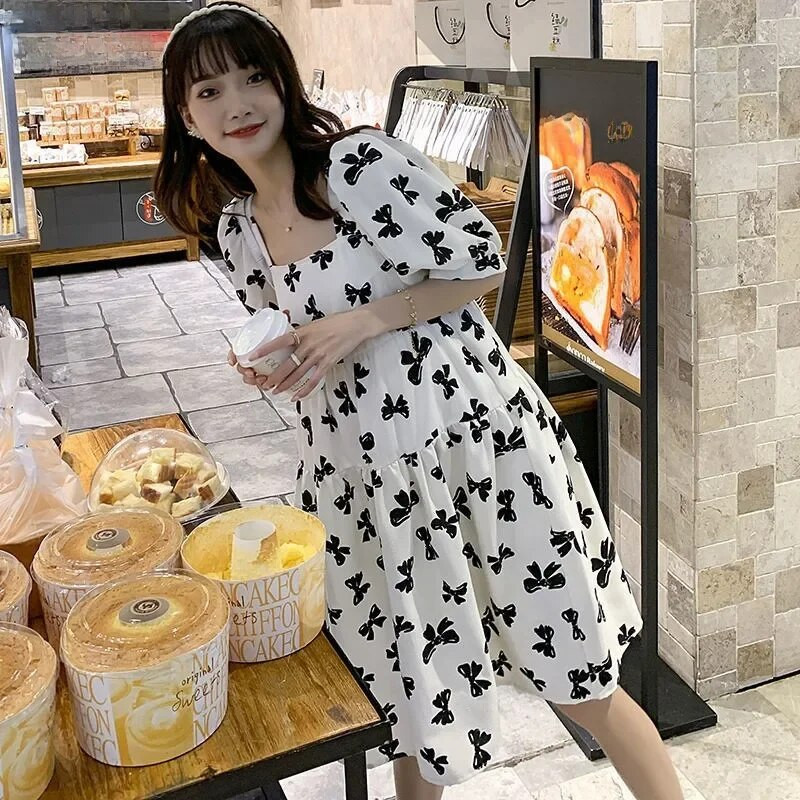 Tievēšanas kvadrātveida apkakles grūtnieču kleita ar ziedu apdruku brīvi pieguļoša, stilīga kleita grūtniecēm vasaras ikdienas apģērbs