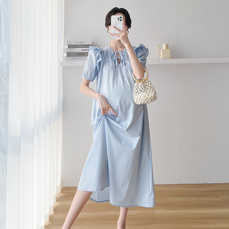 Suvine lühikeste varrukatega rasedakleit Sinine volangidega lapiline V-kaelusega rasedale lühike kleit Magusad V-kaelusega raseduskleidid