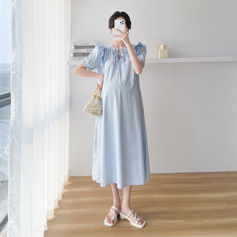 Suvine lühikeste varrukatega rasedakleit Sinine volangidega lapiline V-kaelusega rasedale lühike kleit Magusad V-kaelusega raseduskleidid