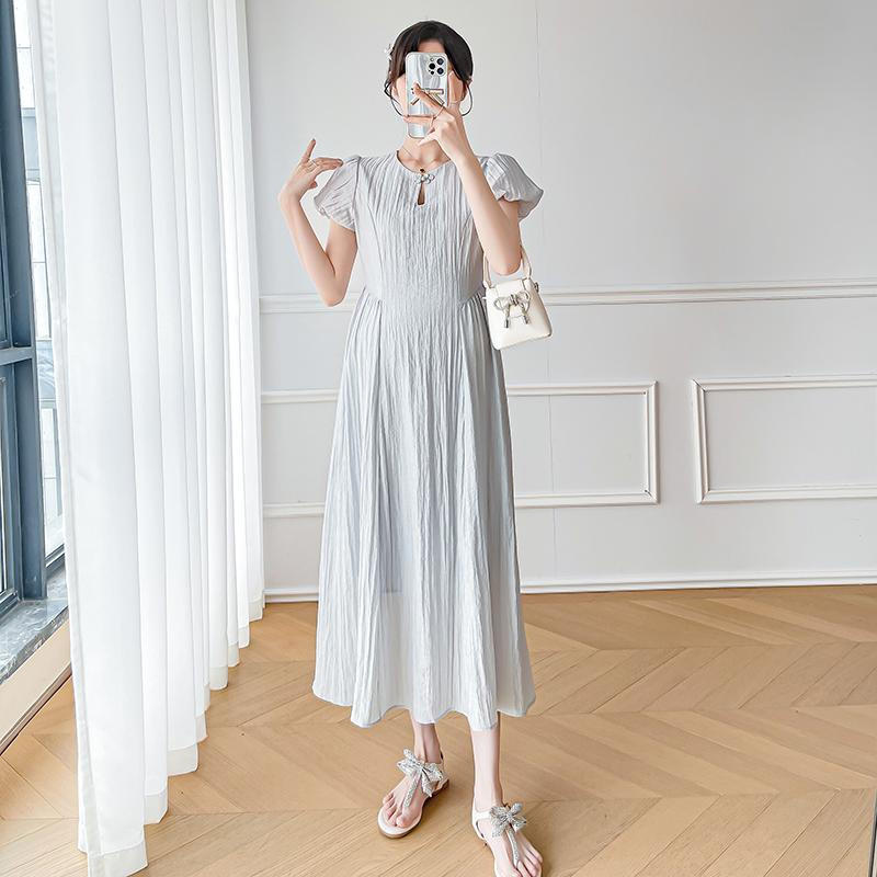 Grūtnieču kleita ar īsām piedurknēm 2024. gada vasarai ar pūšām piedurknēm, izliektu apkakli, gara, brīva, kroku kleita grūtniecei vienkrāsaina