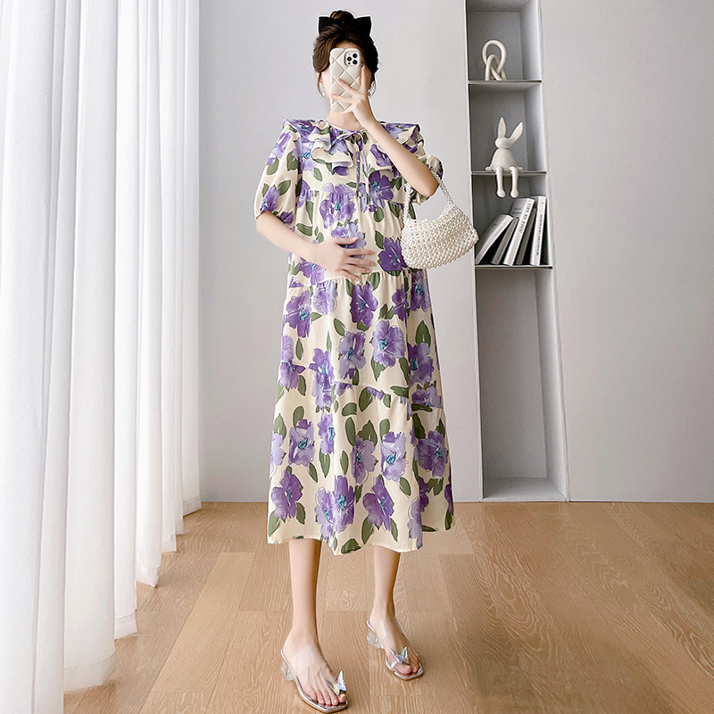 Vasaras violeta ar ziediem apdrukāta grūtniecēm brīva gara kleita, salda, volānveida Pītera Pena apkakle ar piedurknēm, grūtniecei šifona kleita