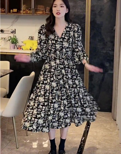 Liela izmēra grūtniecei ziedu kleita, izstiepta ar augstu jostasvietu Modes apdruka Grūtnieču pludmales kleita, brīva grūtniecības apģērbi brīvdienām