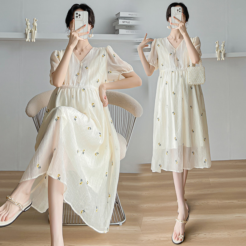 Grūtniecēm vasaras modes salda kleita ar izšūtu V veida izgriezumu ar pūšām piedurknēm ar V veida kakla izgriezumu ziedu kroku kleita Grūtnieču svētku kleitas