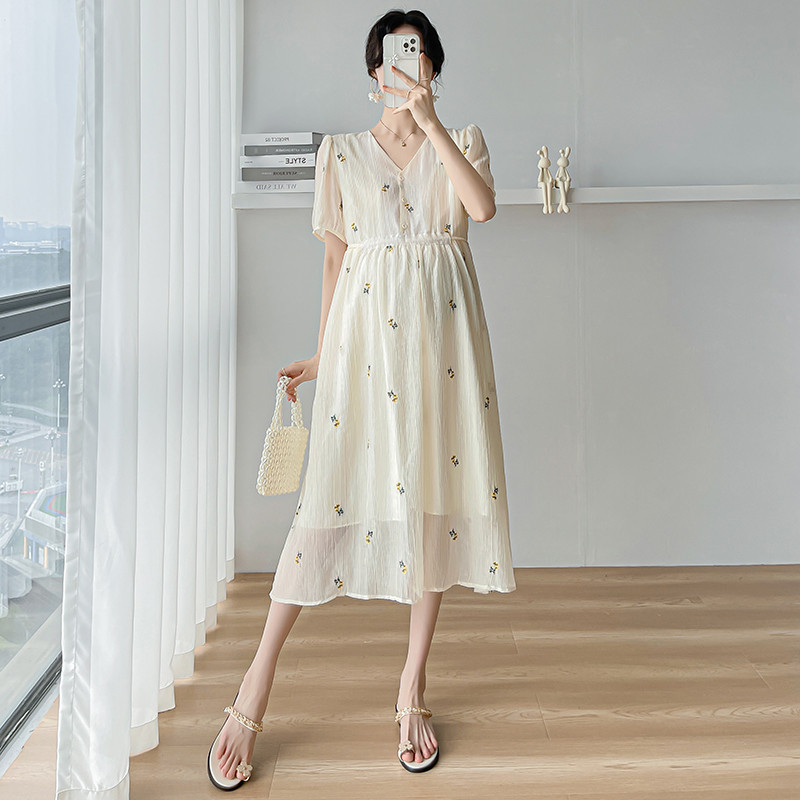 Grūtniecēm vasaras modes salda kleita ar izšūtu V veida izgriezumu ar pūšām piedurknēm ar V veida kakla izgriezumu ziedu kroku kleita Grūtnieču svētku kleitas