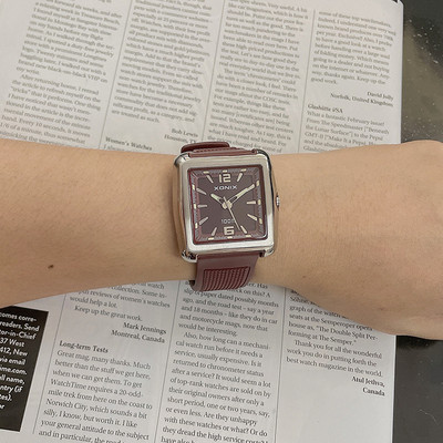 GOLDEN Personality Klasszikus retro mutatós férfi kvarcóra Egyszerű diákúszás, vízálló 100 méteres búvárkodás elektronikus karóra ZD